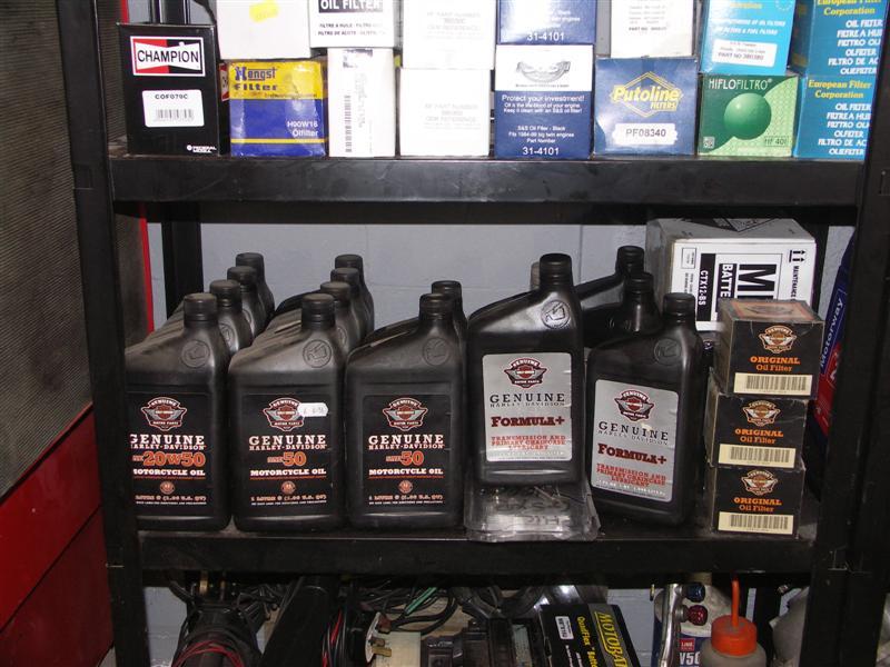 Only manufacturer's or specialist oils are used for servicing